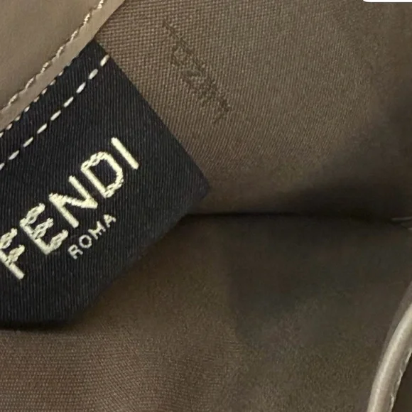 Fendi F Beige Leather Bi-Fold Wallet with Gold Logo. 31/2 X 41/2 - Picture 12 of 16